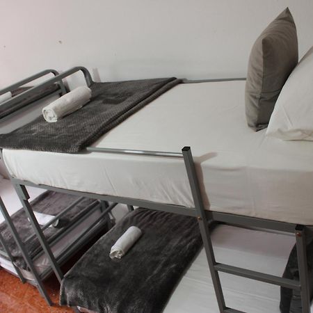 Crew Hostel ติรานา ภายนอก รูปภาพ