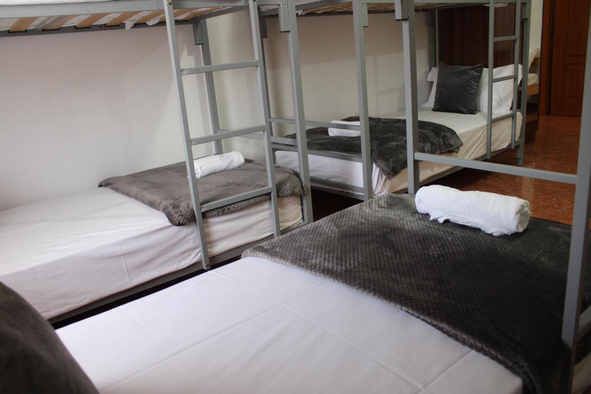 Crew Hostel ติรานา ภายนอก รูปภาพ
