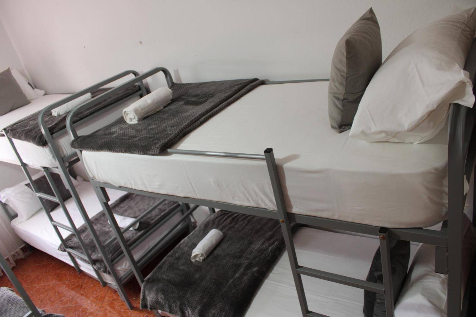 Crew Hostel ติรานา ภายนอก รูปภาพ
