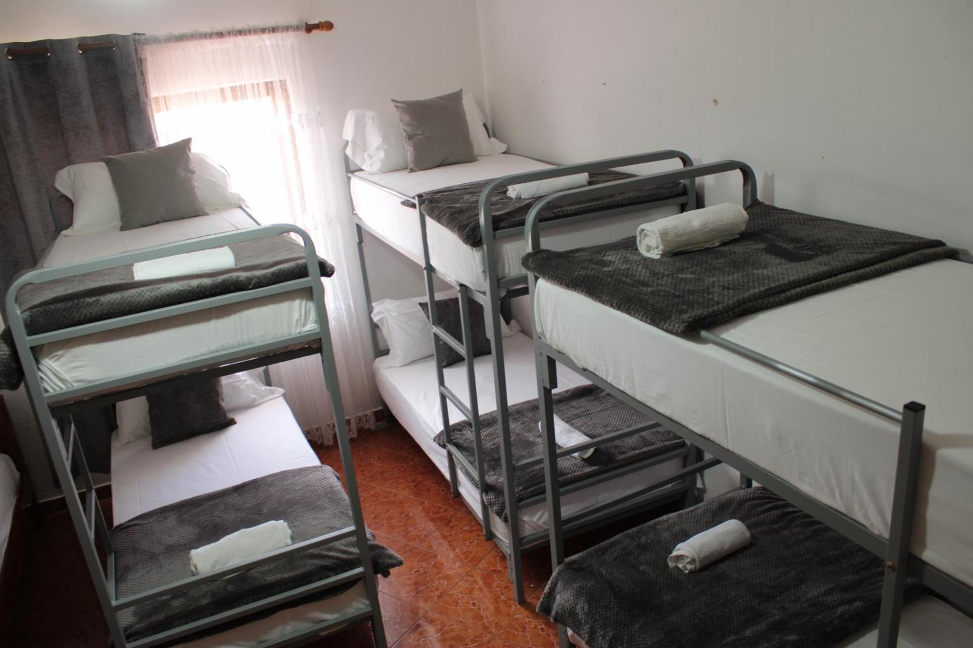 Crew Hostel ติรานา ภายนอก รูปภาพ