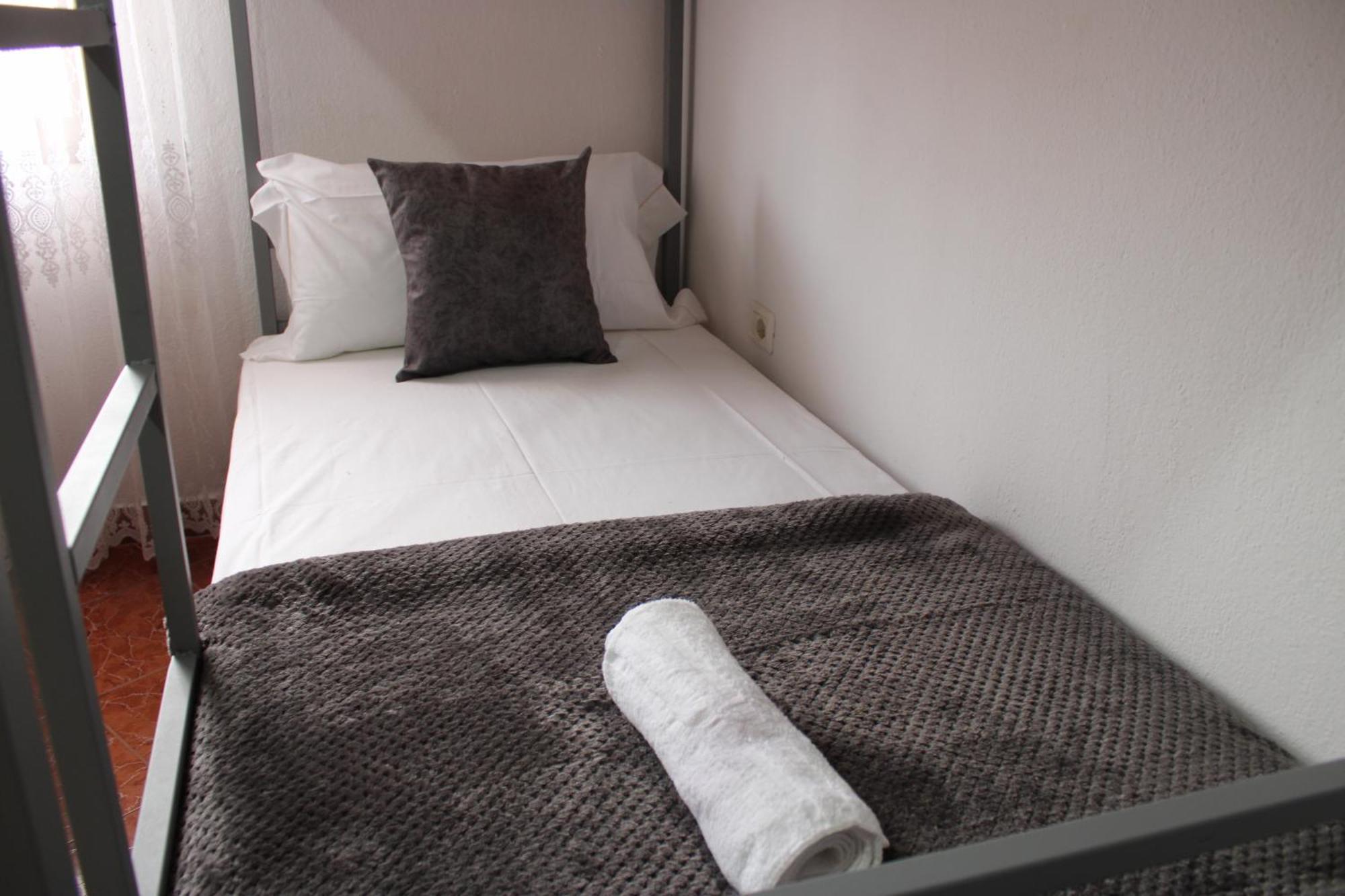 Crew Hostel ติรานา ภายนอก รูปภาพ