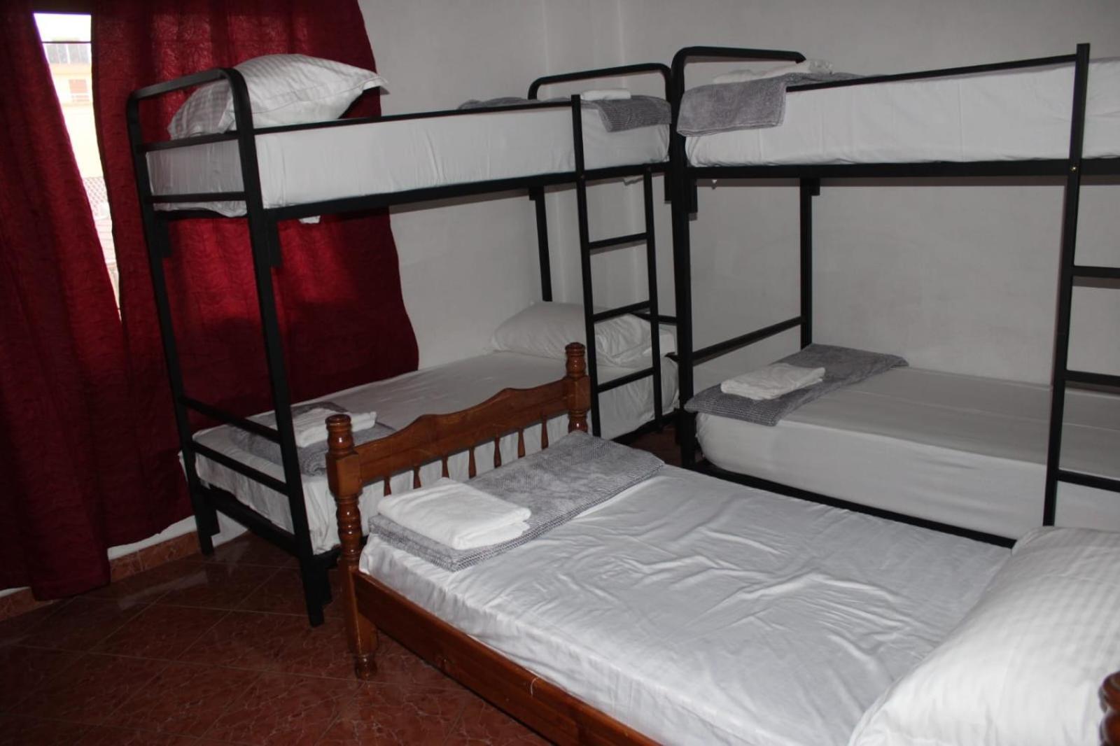 Crew Hostel ติรานา ภายนอก รูปภาพ