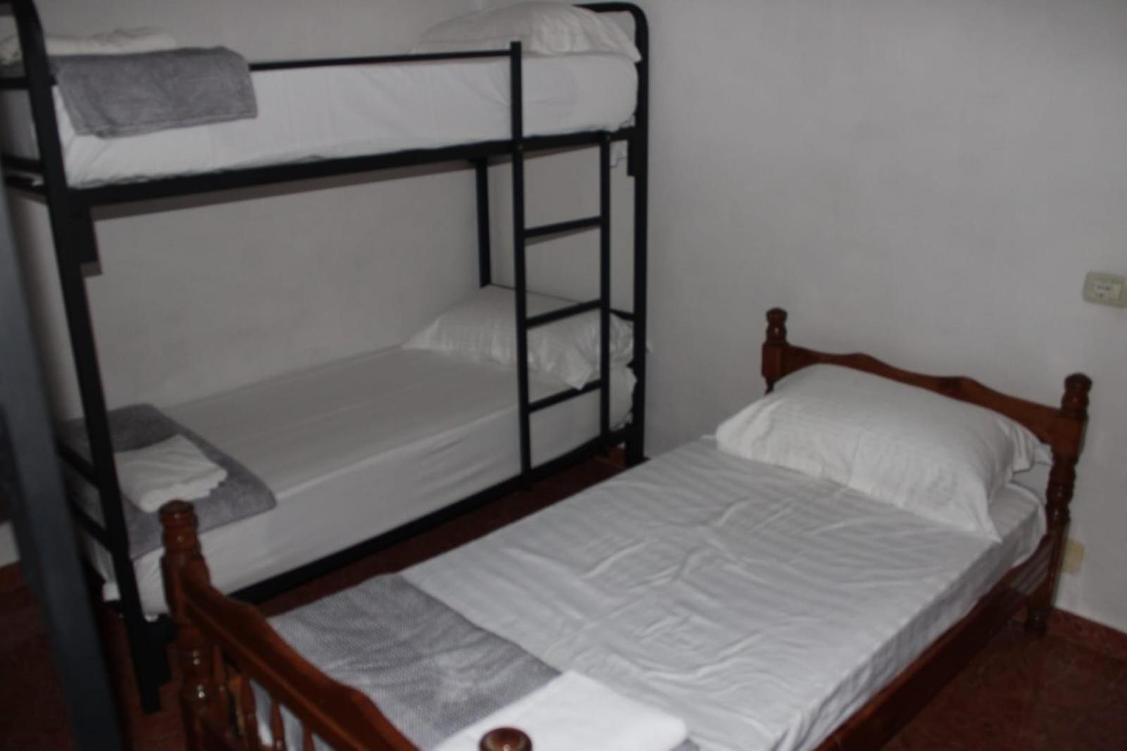 Crew Hostel ติรานา ภายนอก รูปภาพ