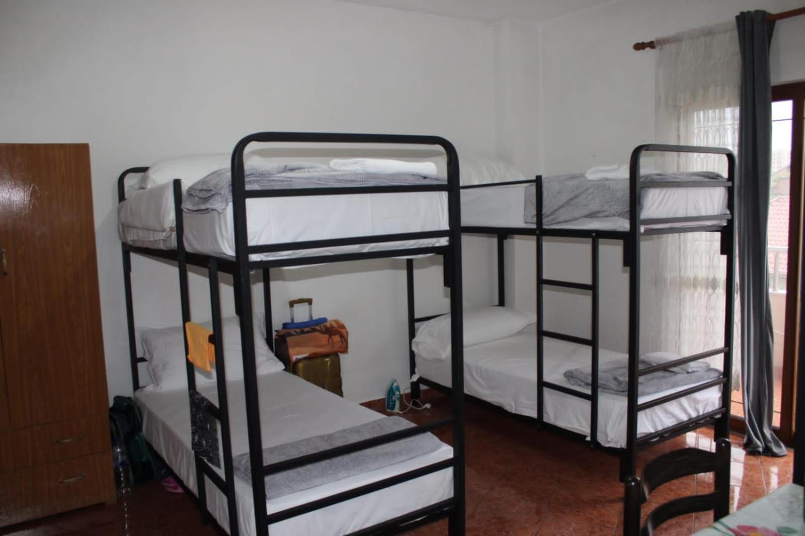 Crew Hostel ติรานา ภายนอก รูปภาพ