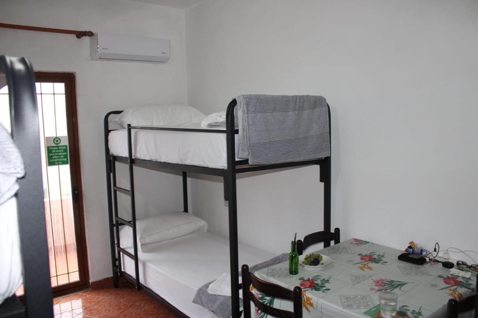 Crew Hostel ติรานา ภายนอก รูปภาพ